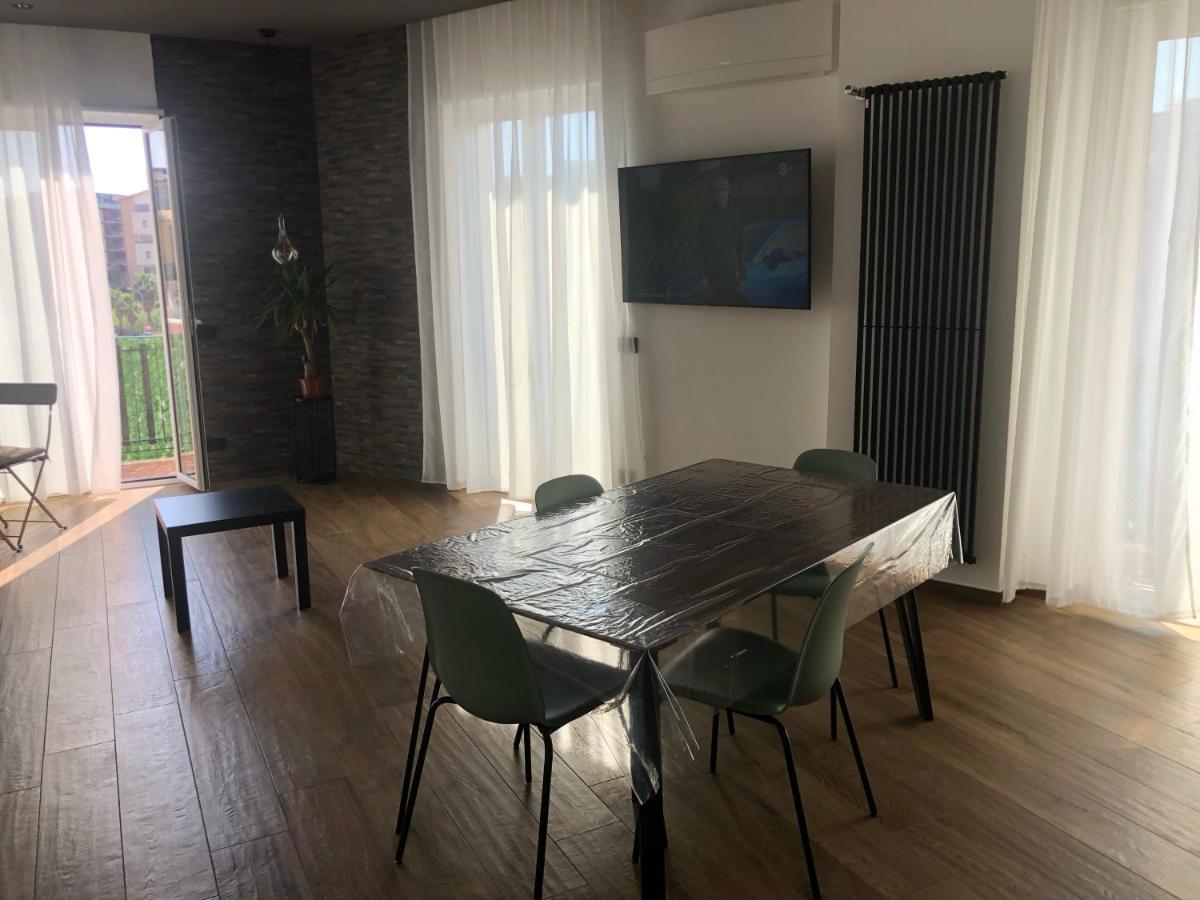 מילאצו Borgiarooms Luxury Apartment מראה חיצוני תמונה